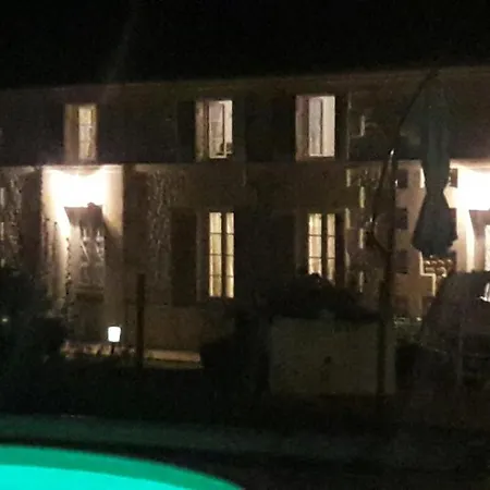 Chambres D'hotes Capucine לינה וארוחת בוקר *